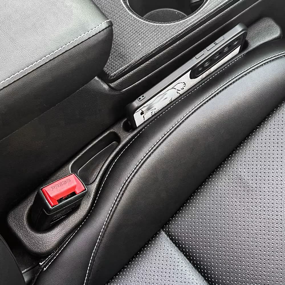 Klovex Zero-Gap Filler installed between car seat and center console
